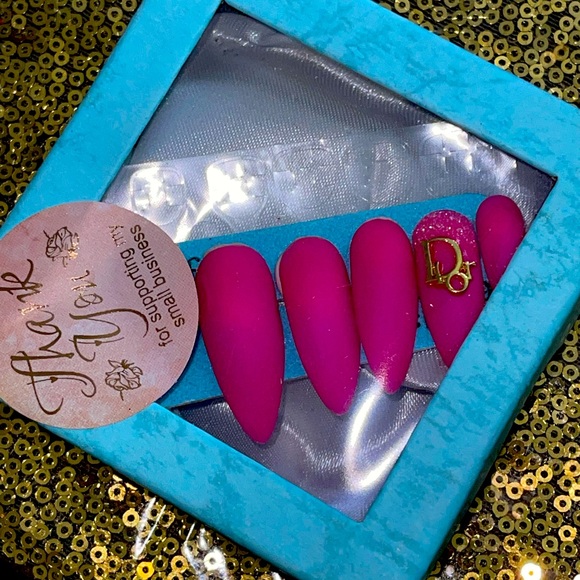 Press on nails - Picture 3 of 4